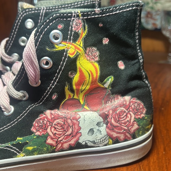 Joe Boxer Womens Hightop graffiti art Sneakers - Picture 2 of 8